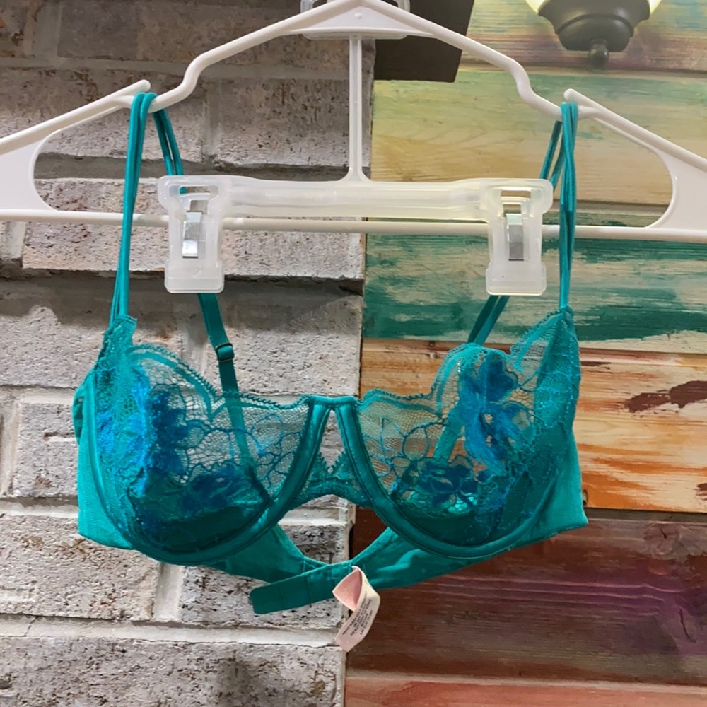 NWOT VS VERY SEXY 34C very cute sheer bra, push up with no padding